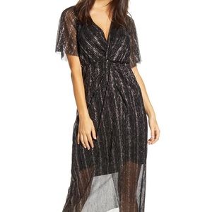 All in favor Plissé midi dress